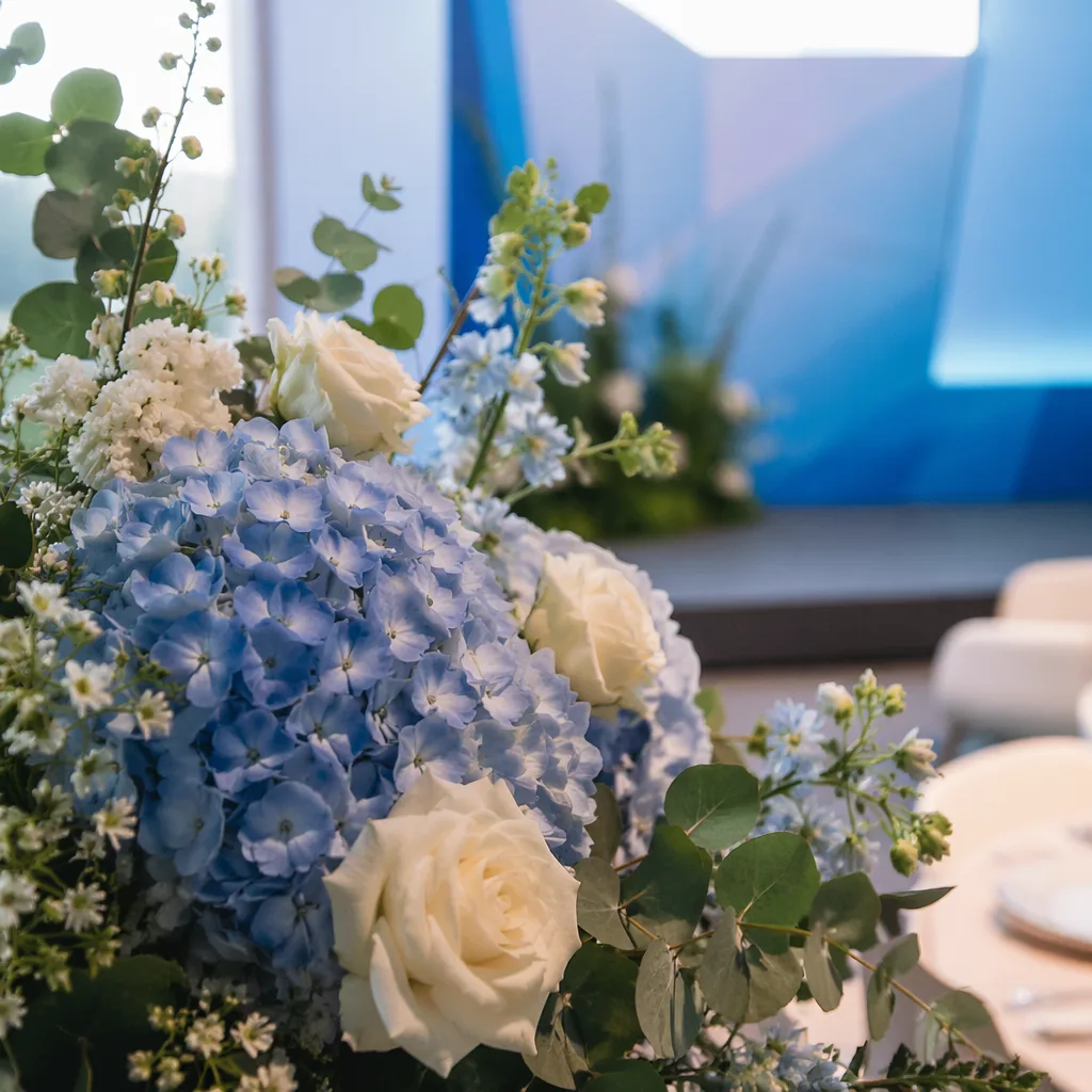 Hoa AI startup launch Đà Nẵng: decor tone xanh tech - hình 1