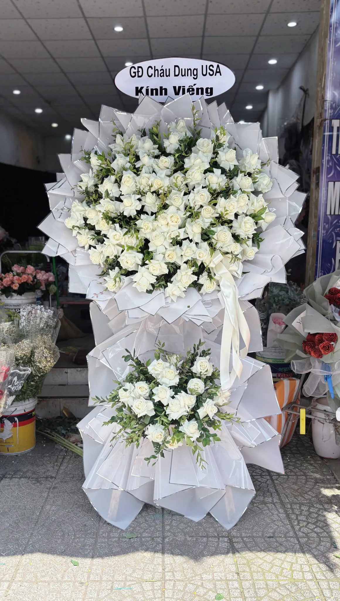Ảnh 9 của Kệ Hoa Hồng Trắng & Cúc Trắng & Hoa Baby - Chia Buồn