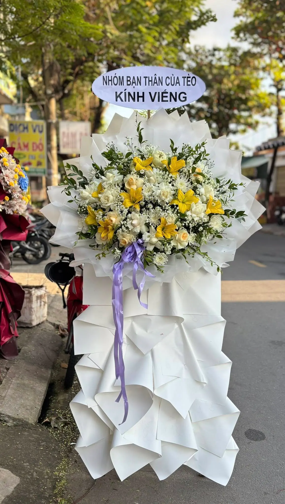 Ảnh 7 của Kệ Hoa Hồng Trắng & Cúc Trắng & Hoa Baby - Chia Buồn