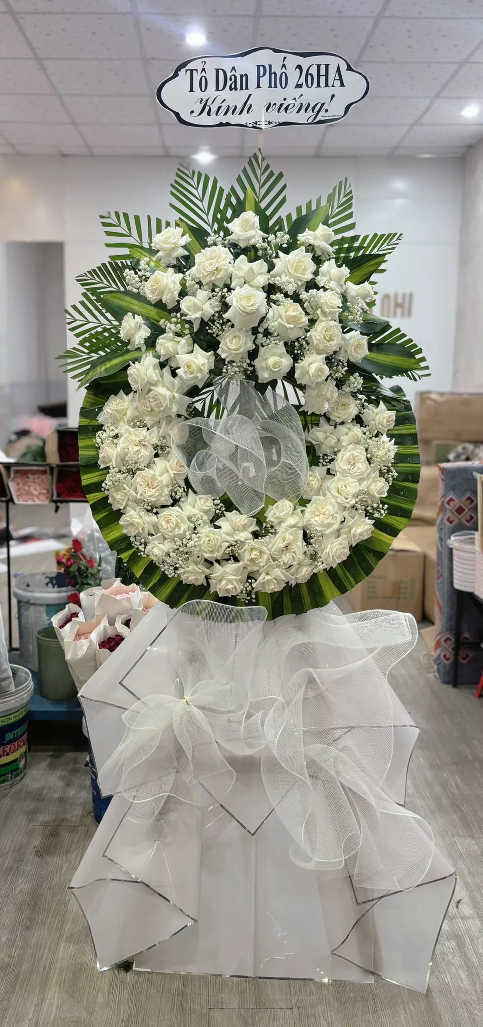 Kệ Hoa Hồng Trắng & Cúc Trắng & Hoa Baby - Chia Buồn