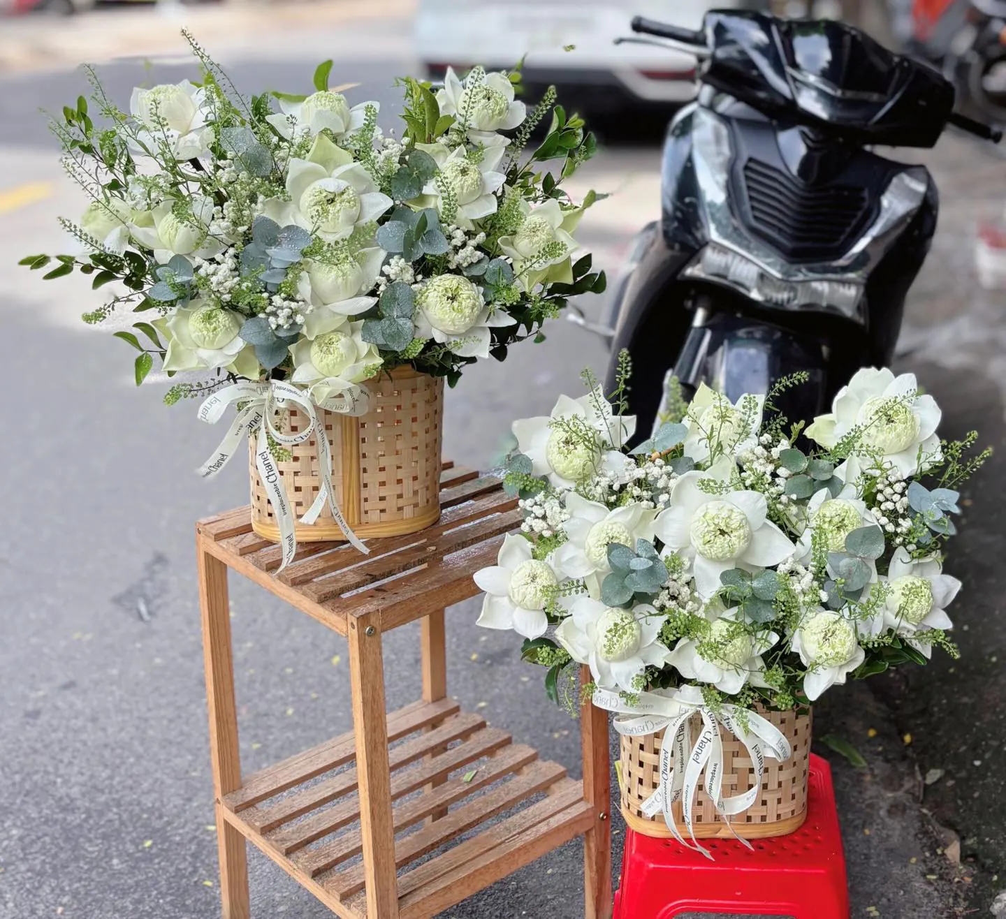 Ảnh 9 của Kệ Hoa 2 Tầng Hồng Trắng & Hoa Baby & Hồng - Chia Buồn
