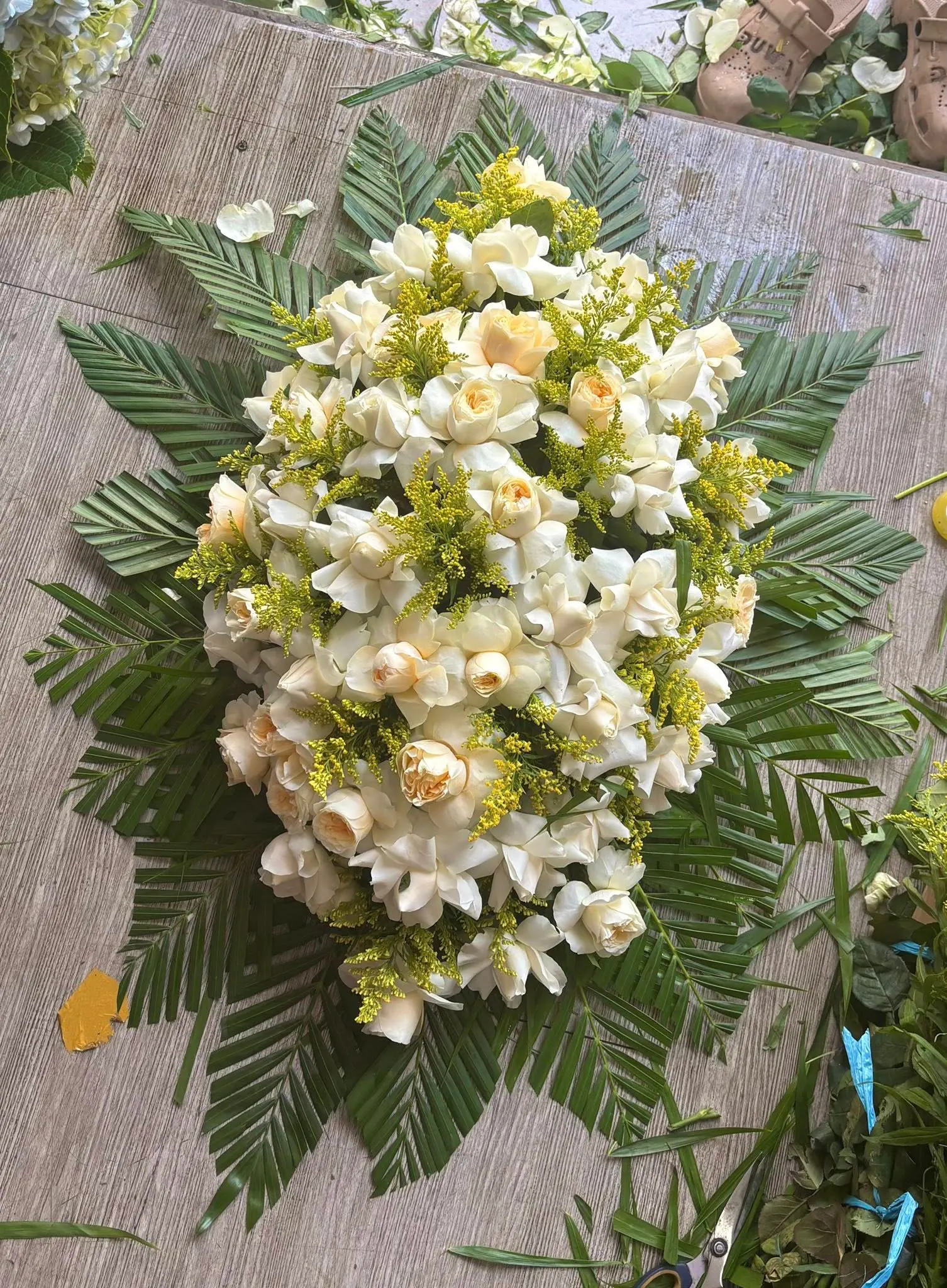 Ảnh 5 của Kệ Hoa Hồng Trắng & Hoa Baby & Hồng - Chia Buồn