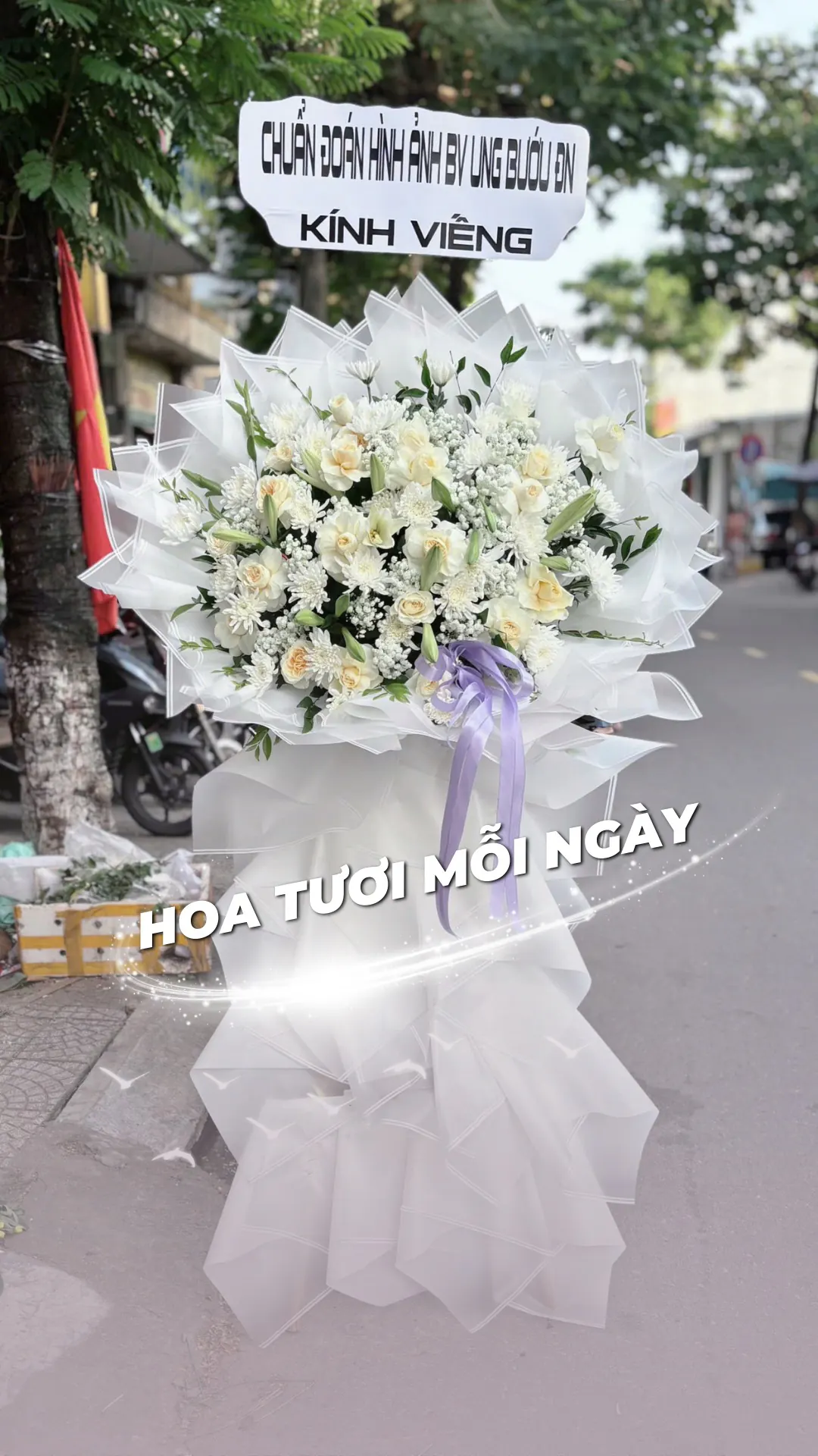 Ảnh 9 của Kệ Hoa Hồng Trắng & Hồng Vàng & Hồng - Chia Buồn
