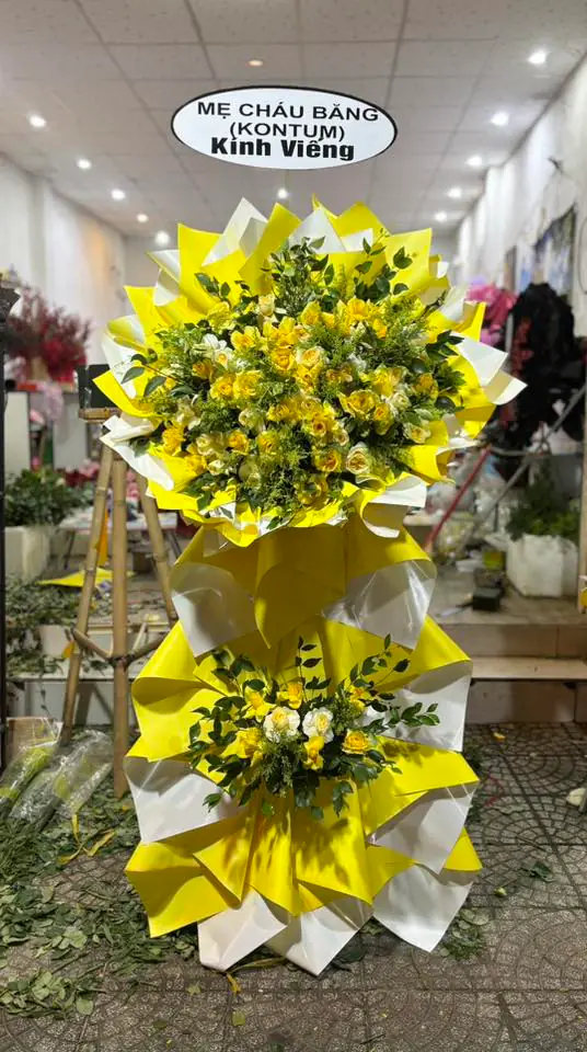 Ảnh 4 của Kệ Hoa Hồng Trắng & Hồng Vàng & Hồng - Chia Buồn