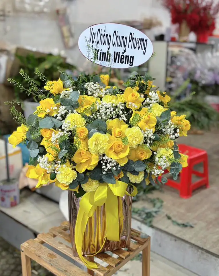 Ảnh 3 của Kệ Hoa Hồng Trắng & Hồng Vàng & Hồng - Chia Buồn