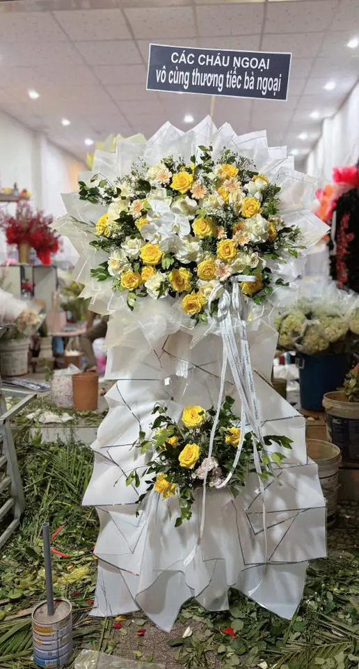 Kệ Hoa Hồng Trắng & Hồng Vàng & Hồng - Chia Buồn
