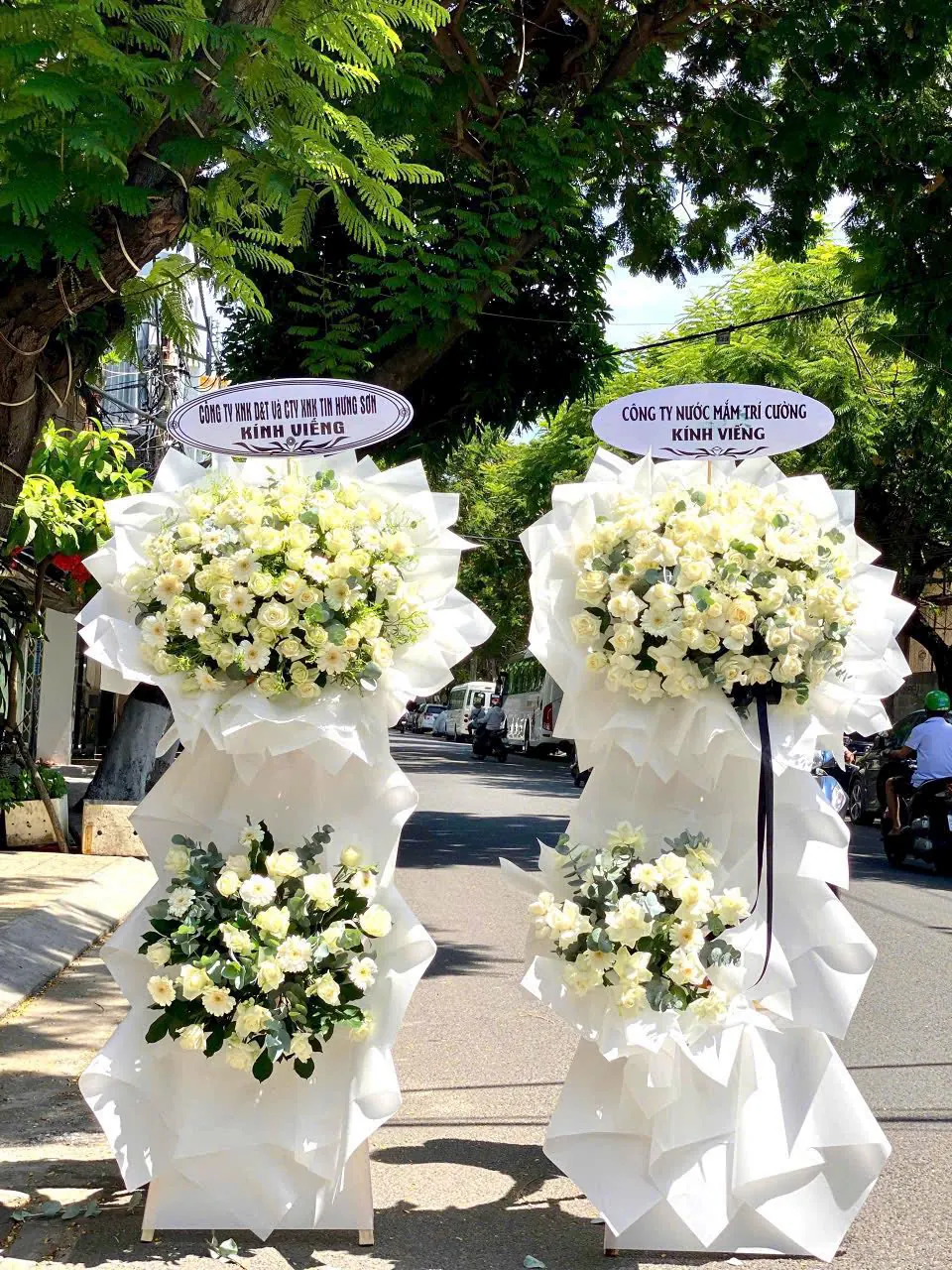 Kệ Hoa Hồng Đỏ & Hồng Phấn & Hoa Baby - Chia Buồn