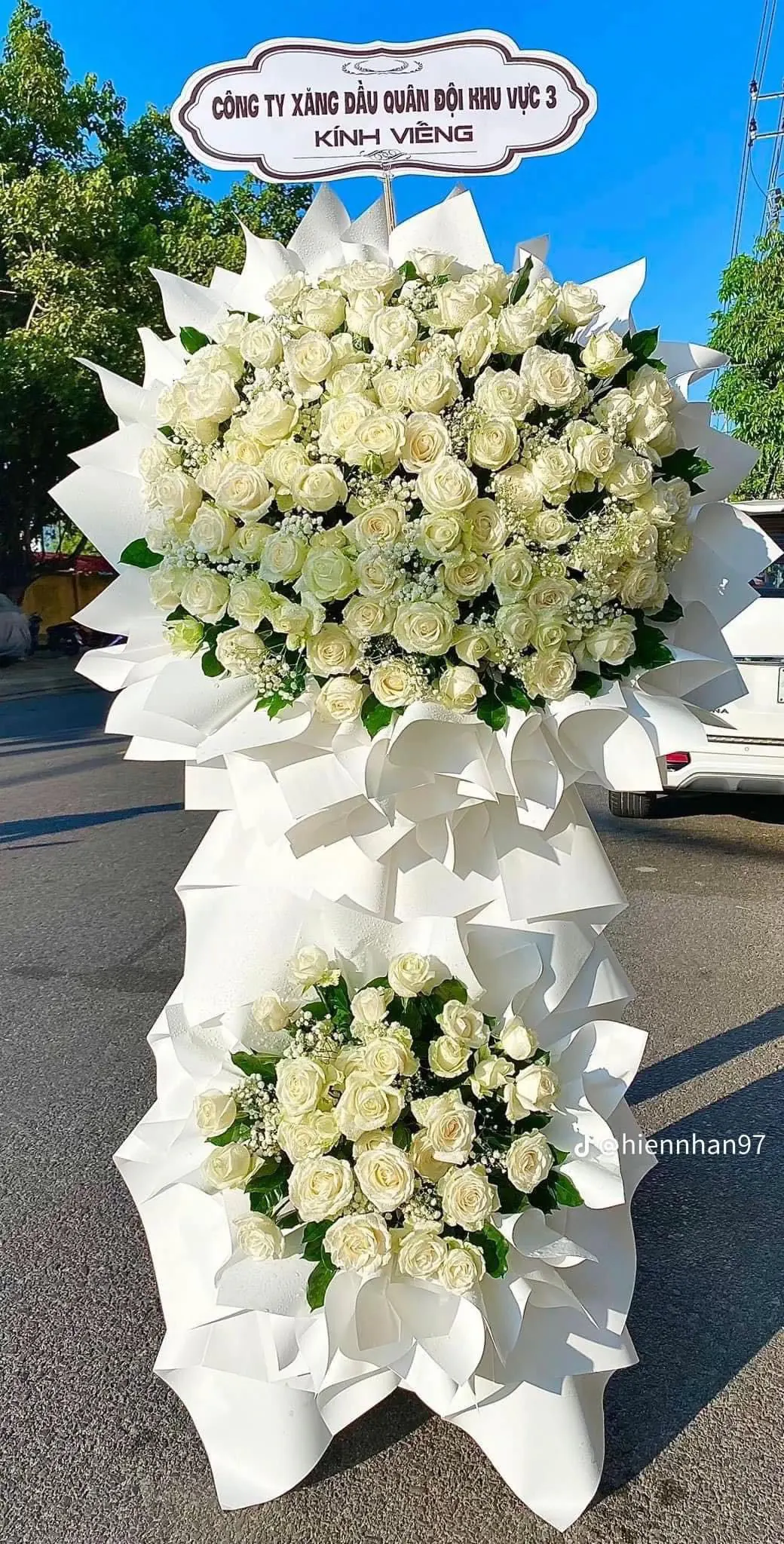 Ảnh 8 của Kệ Hoa Hồng Trắng & Cúc Trắng & Hồng - Chia Buồn