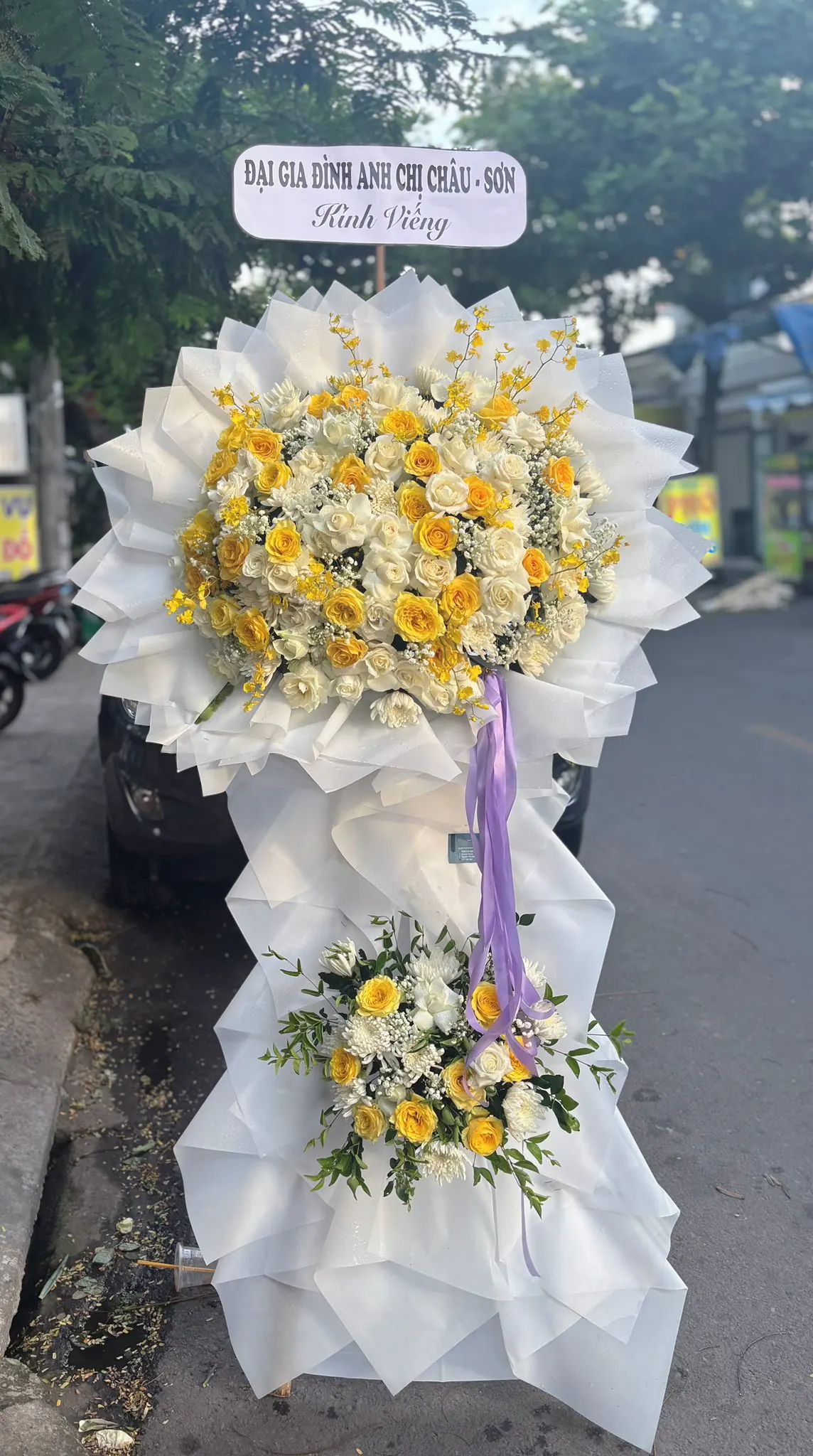 Ảnh chính của Kệ Hoa Hoa Tươi - Chia Buồn