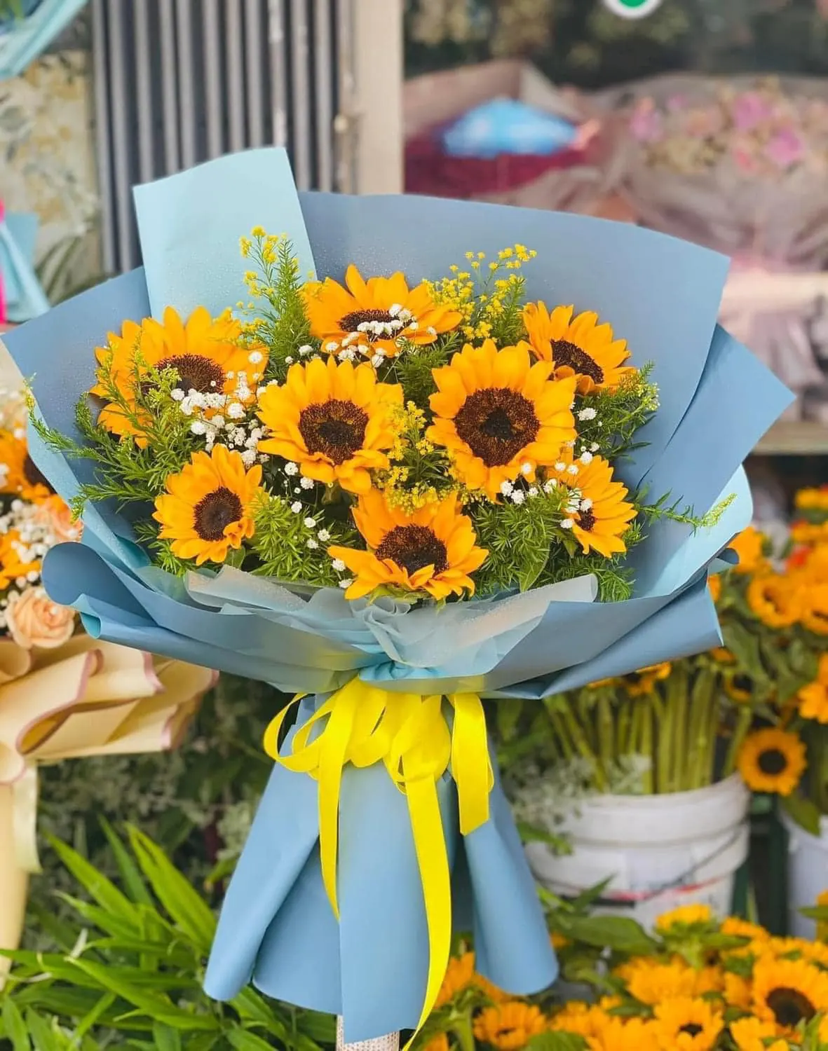 Ảnh 2 của Bó Hoa Hồng & Bạch Đàn - Sinh Nhật