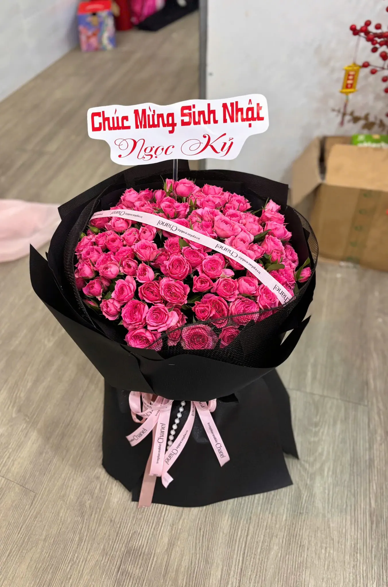 Ảnh 5 của Bó Hoa Hồng Trắng & Cúc Trắng & Cẩm Tú Cầu Xanh - Sinh Nhật
