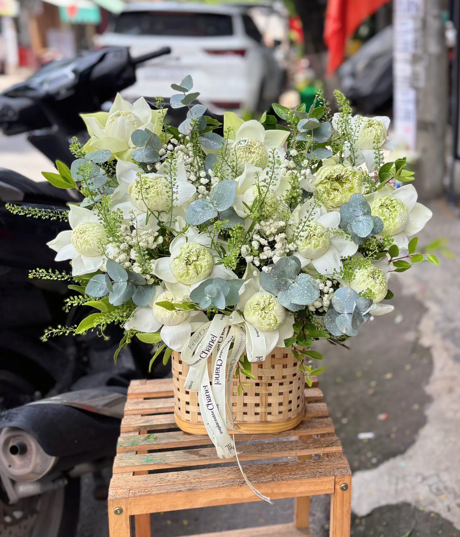 Ảnh 6 của Giỏ Hoa Sen Trắng & Sen - Hoa Tươi