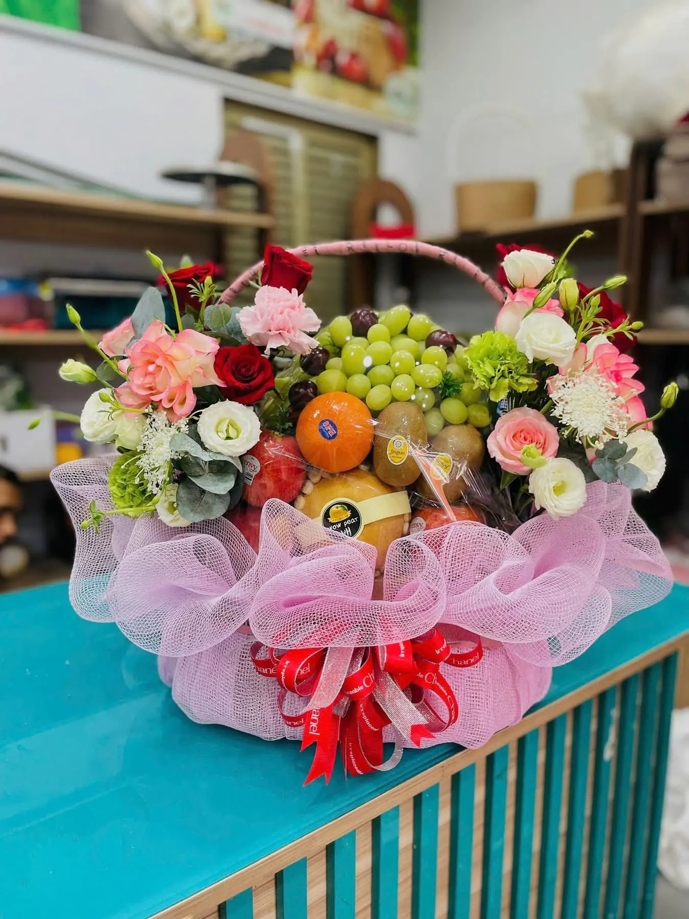 Ảnh 10 của Giỏ Hoa Hồng Kem & Cúc Hồng & Hoa Baby - Hoa Tươi