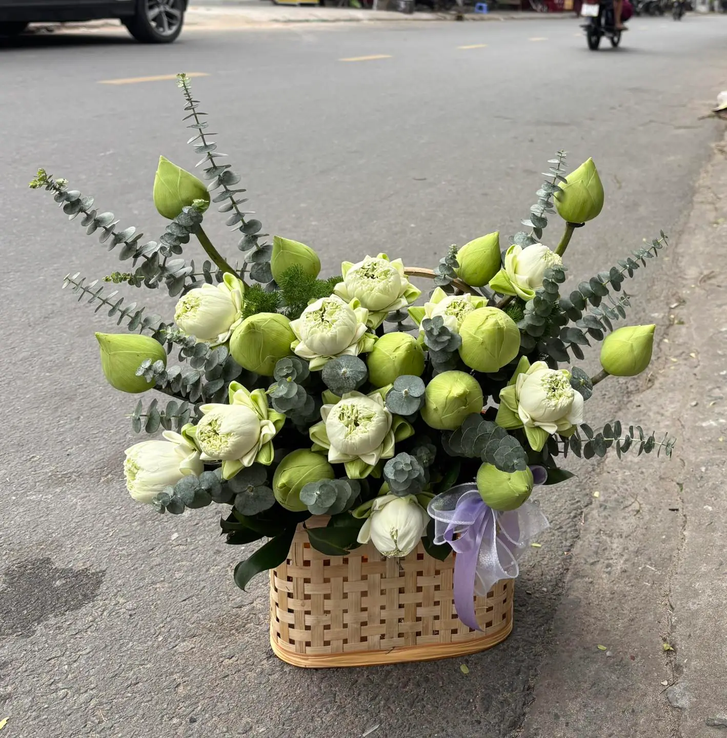 Ảnh 5 của Giỏ Hoa Cẩm Tú Cầu & Sen Trắng & Sen - Hoa Tươi