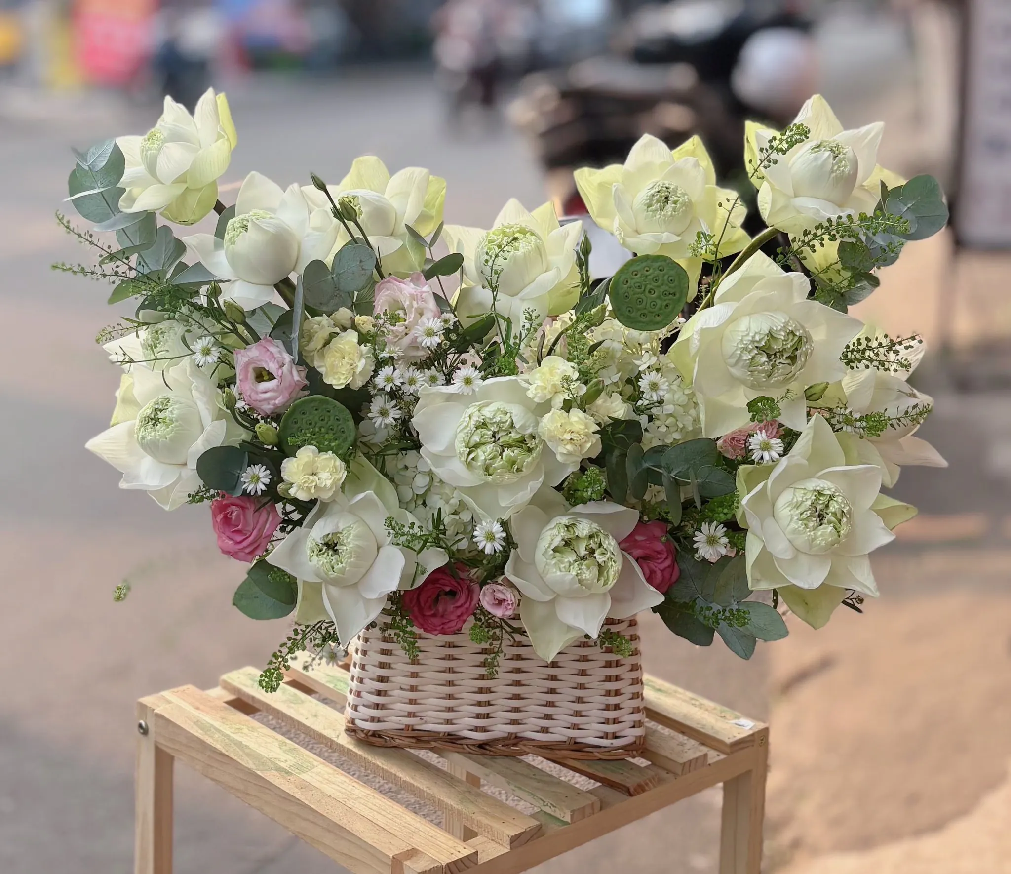 Giỏ Hoa Cẩm Tú Cầu & Sen Trắng & Sen - Hoa Tươi