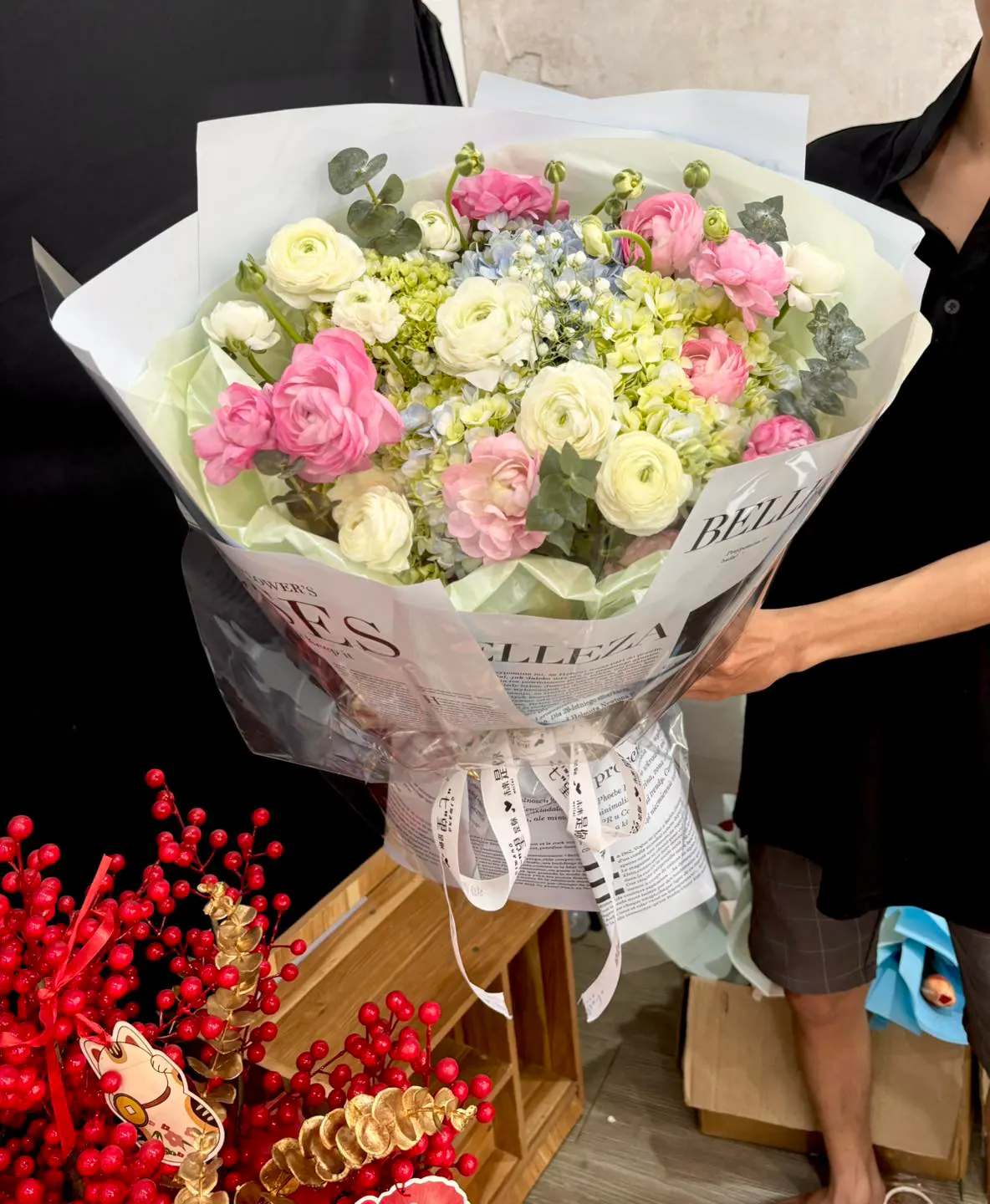 Ảnh 6 của Bó Hoa Hồng Phấn & Cẩm Tú Cầu Xanh & Cẩm Tú Cầu - Hoa Tươi