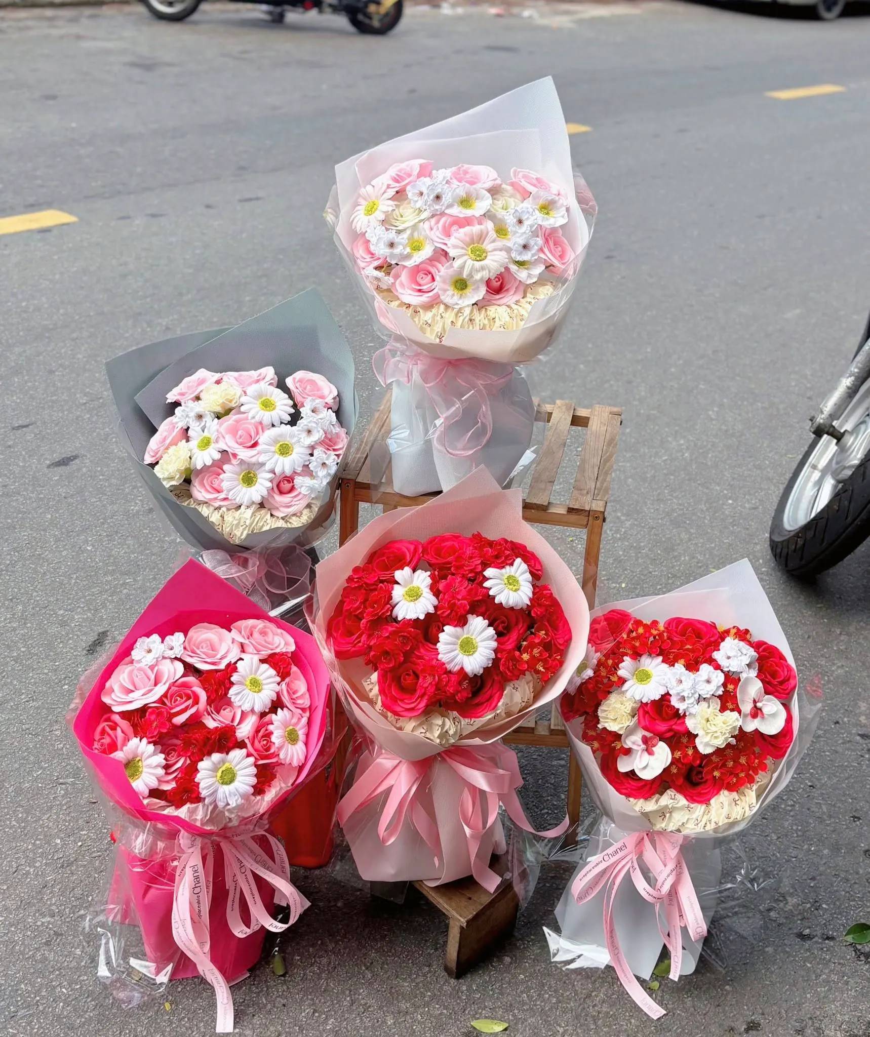 Ảnh 8 của Bó Hoa Hoa Giả Hoa Tươi - Hoa Tươi