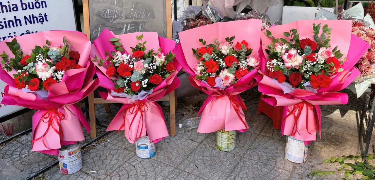 Ảnh 3 của Bó Hoa Hồng Đỏ & Cúc Hồng & Hồng - Hoa Tươi