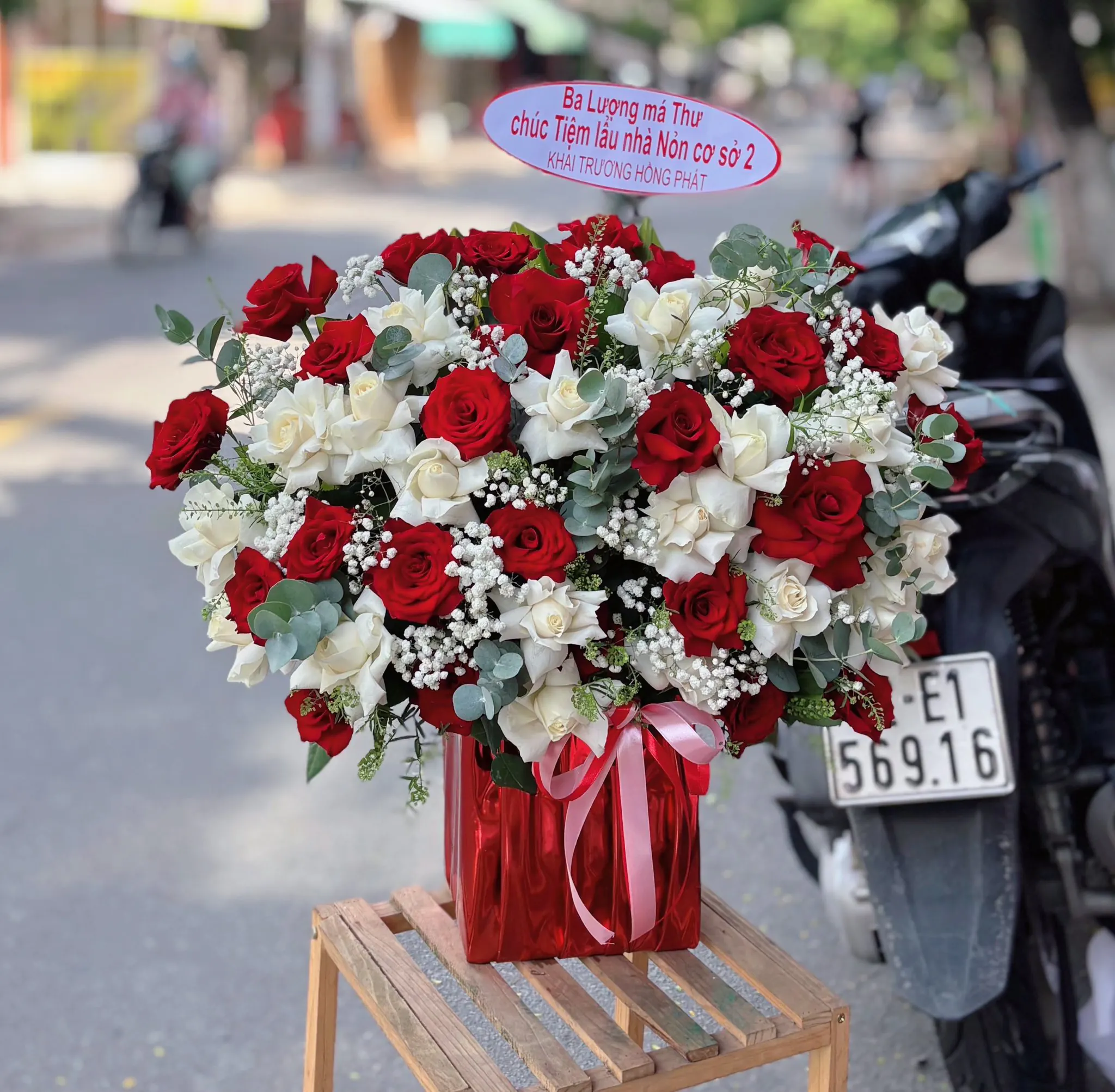 Ảnh 4 của Hộp Hoa Hồng Đỏ & Hồng Phấn & Hồng - Khai Trương