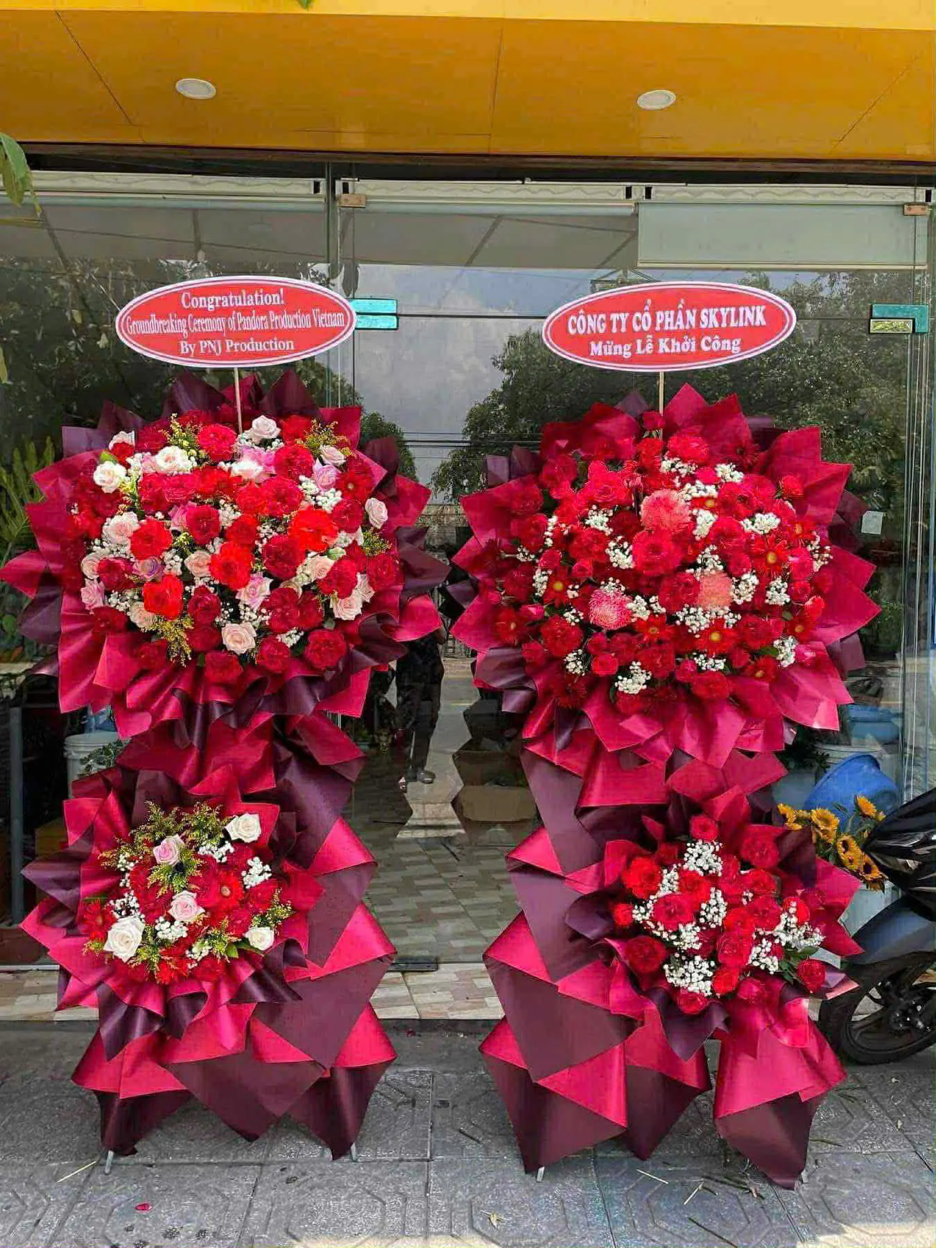 Ảnh 8 của Kệ Hoa Hồng Trắng & Hồng - Khai Trương