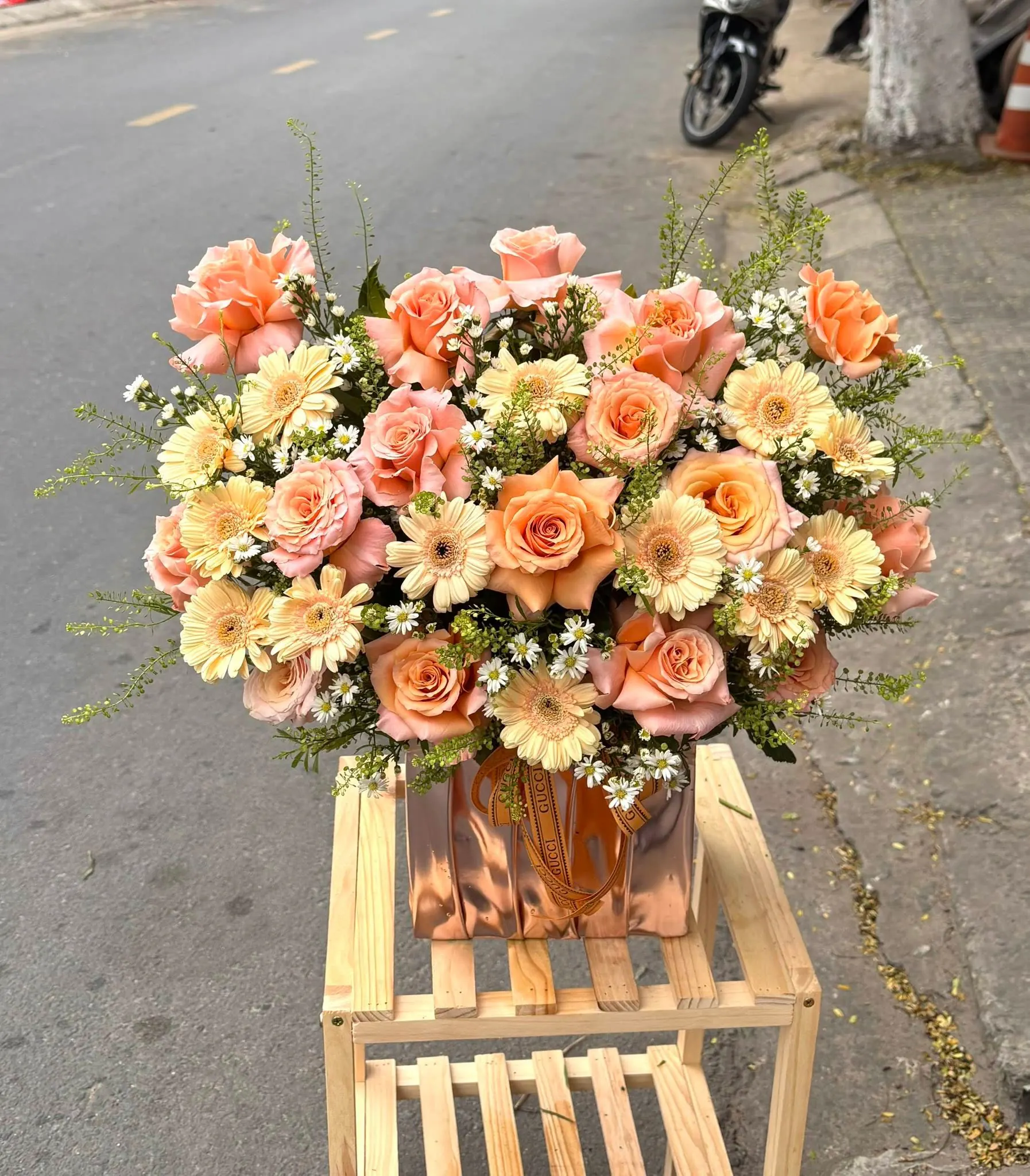 Ảnh 9 của Kệ Hoa 2 Tầng Hồng & Bạch Đàn - Khai Trương