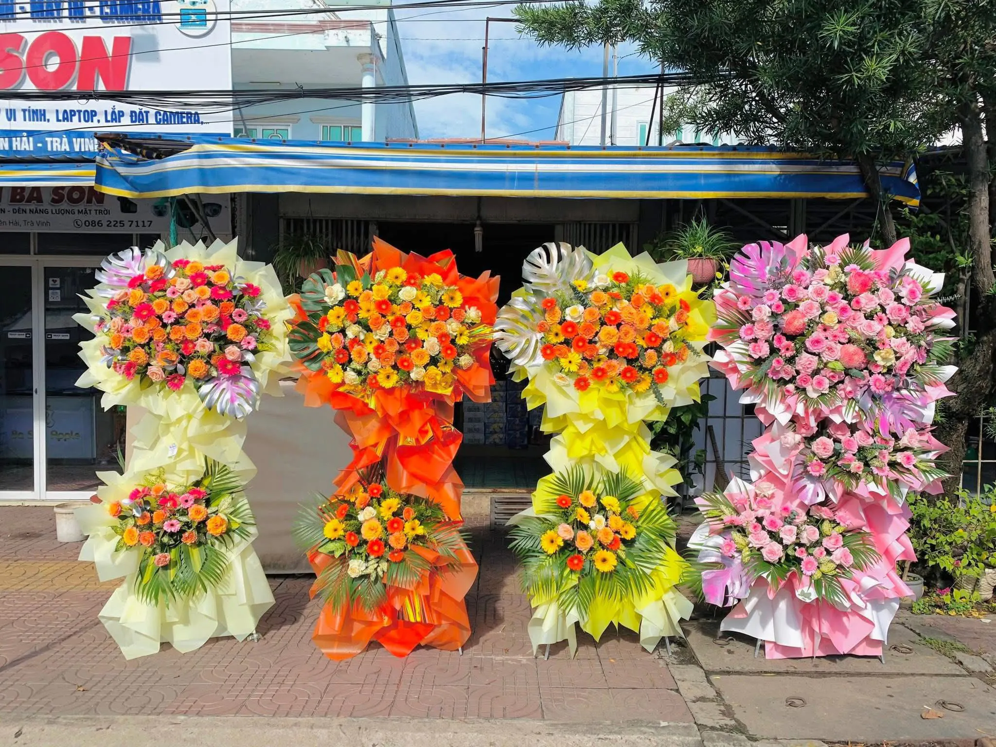 Ảnh 2 của Kệ Hoa 2 Tầng Hồng & Bạch Đàn - Khai Trương