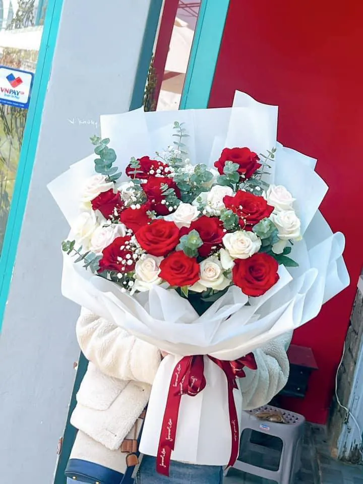 Ảnh 10 của Bó Hoa Hồng Đỏ & Hồng Phấn & Ly Trắng - Valentine