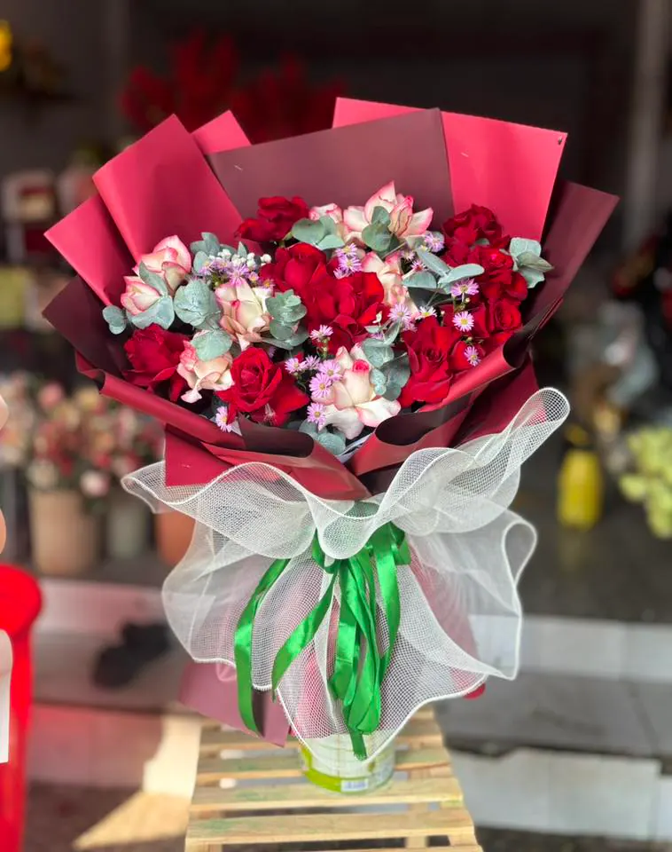 Ảnh 4 của Bó Hoa Hồng Đỏ & Hồng Phấn & Ly Trắng - Valentine