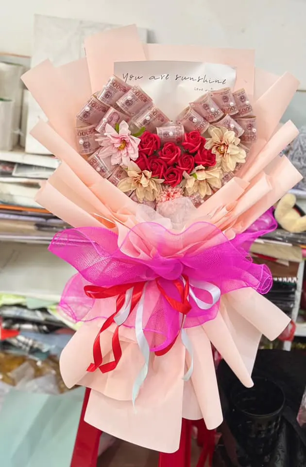 Ảnh 6 của Bó Hoa Hồng & Bạch Đàn - Valentine
