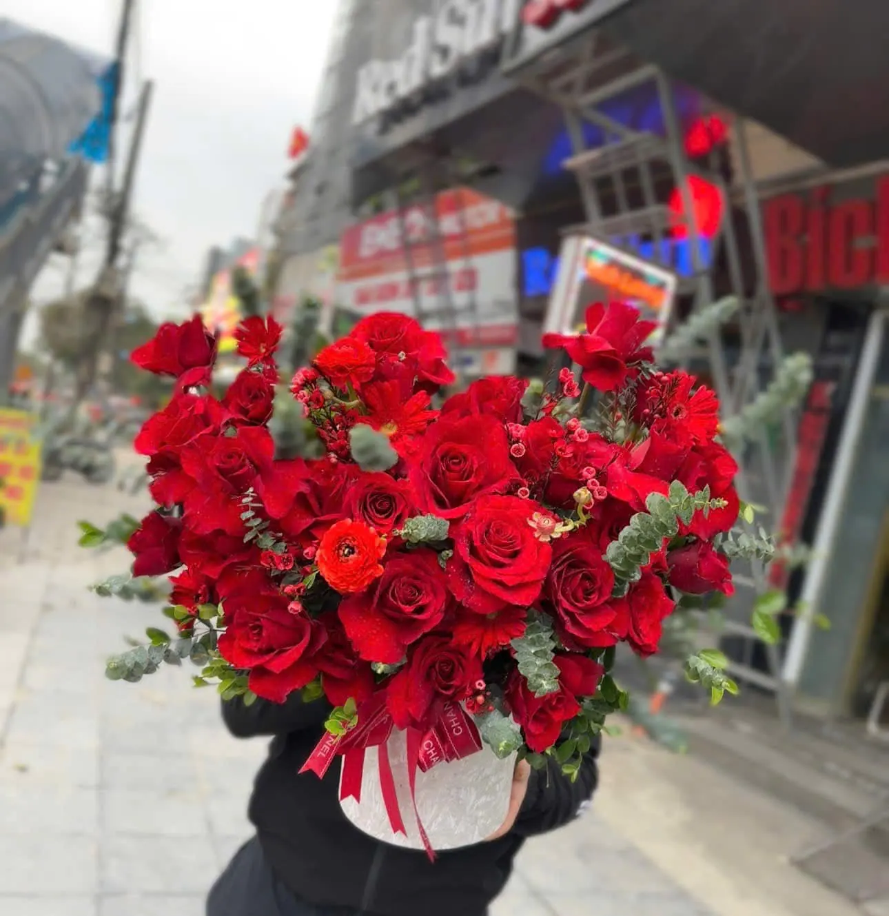 Ảnh 3 của Bó Hoa Hồng & Bạch Đàn - Valentine