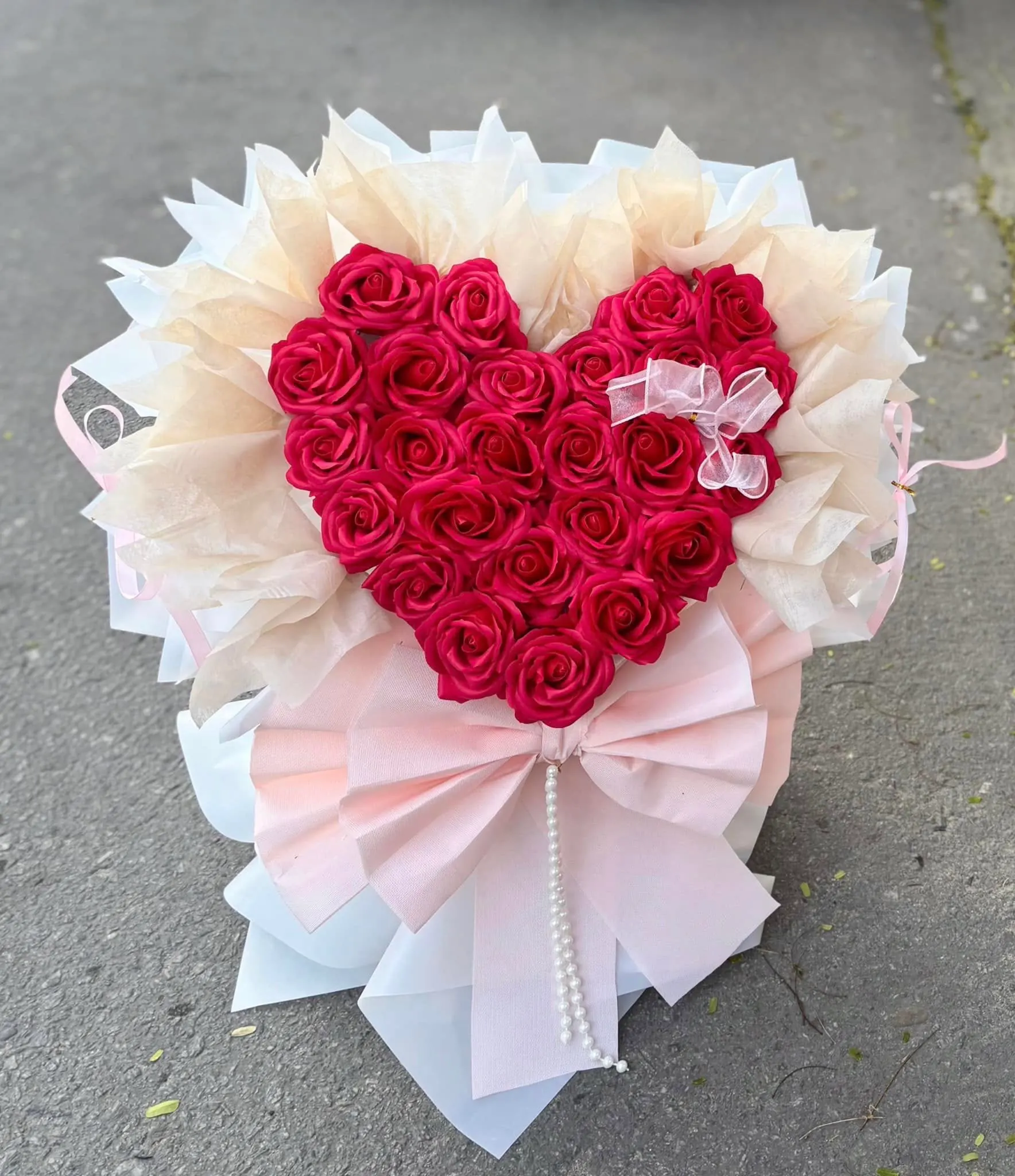 Ảnh 2 của Bó Hoa Hồng & Bạch Đàn - Valentine