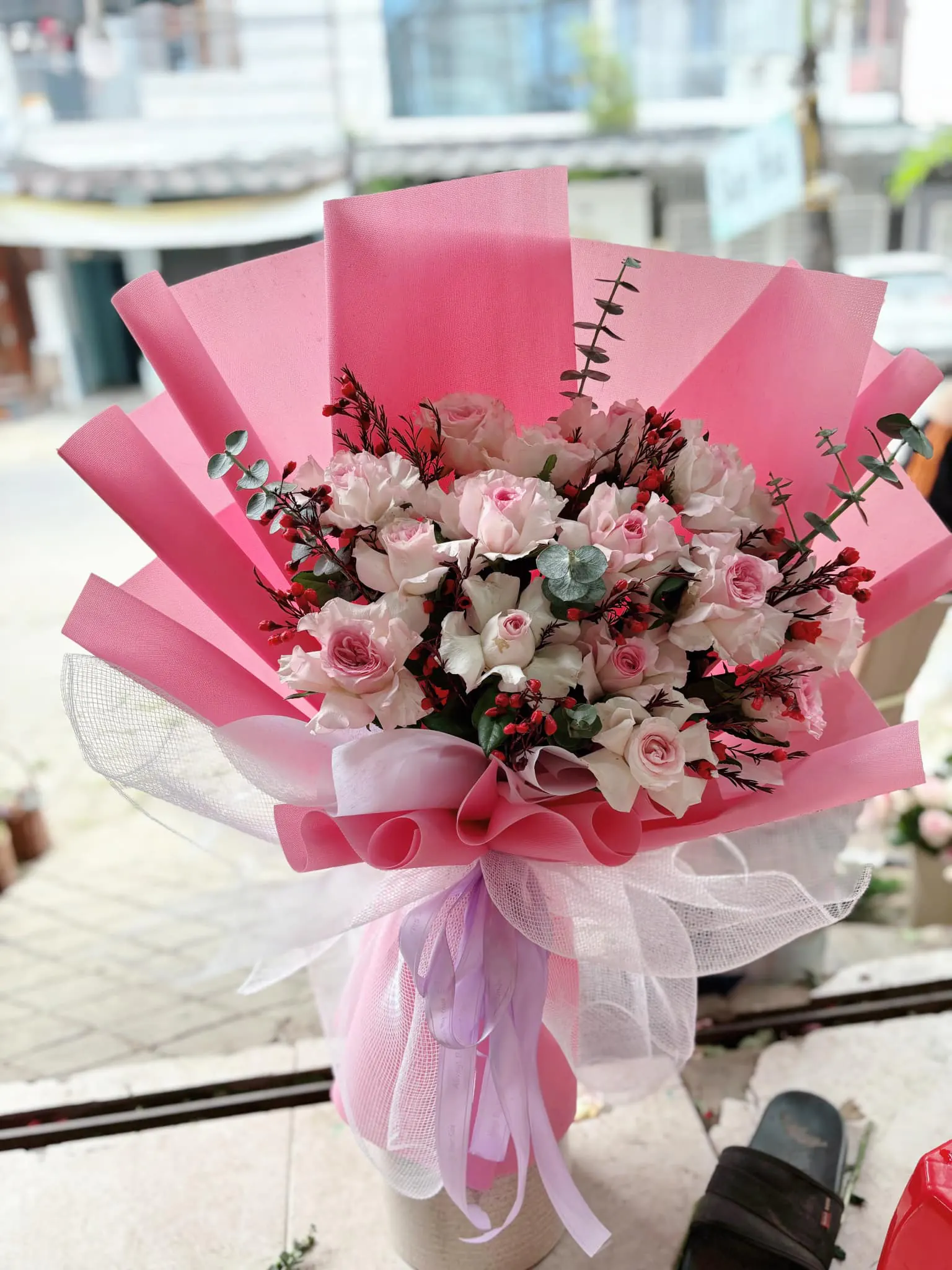 Ảnh 4 của Bó Hoa Hồng & Bạch Đàn - Valentine