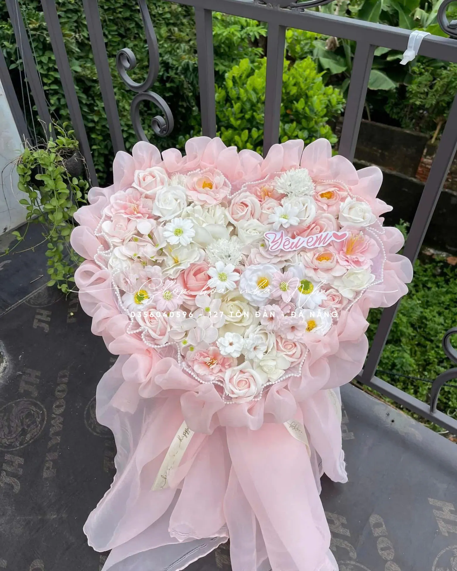 Ảnh chính của Bó Hoa Hồng Trắng & Cúc Hồng & Hồng - Valentine