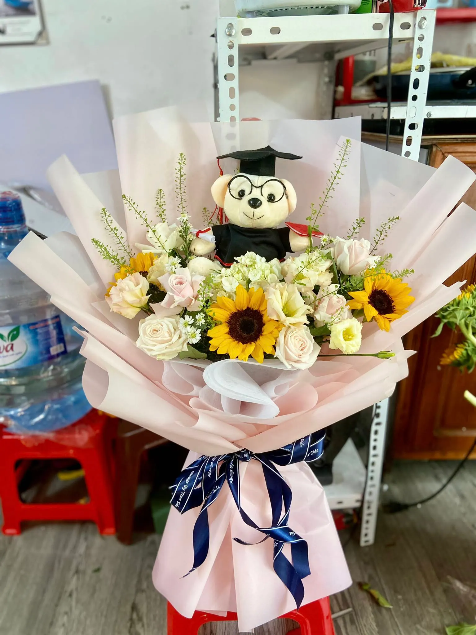 Ảnh 3 của Bó Hoa Hồng Trắng & Cúc Trắng & Hướng Dương - Chúc Mừng