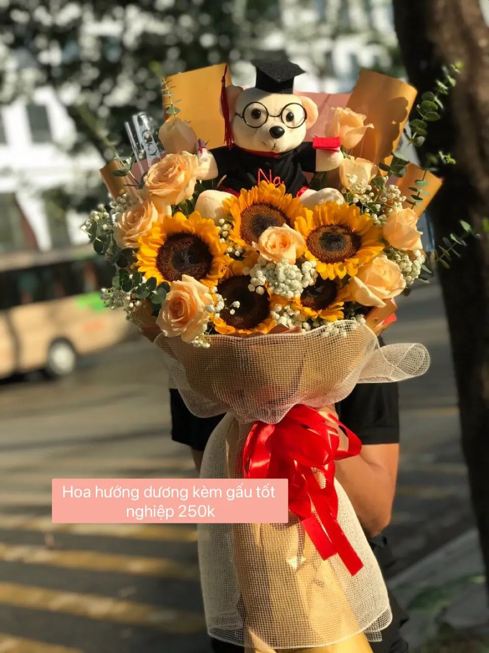 Ảnh 2 của Bó Hoa Hồng Trắng & Cúc Trắng & Hướng Dương - Chúc Mừng