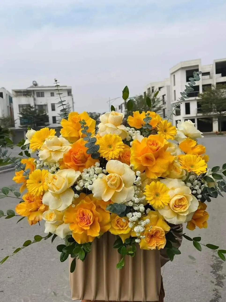 Ảnh 9 của Bó Hoa Hoa Giả Hồng Trắng & Hướng Dương & Hồng - Chúc Mừng
