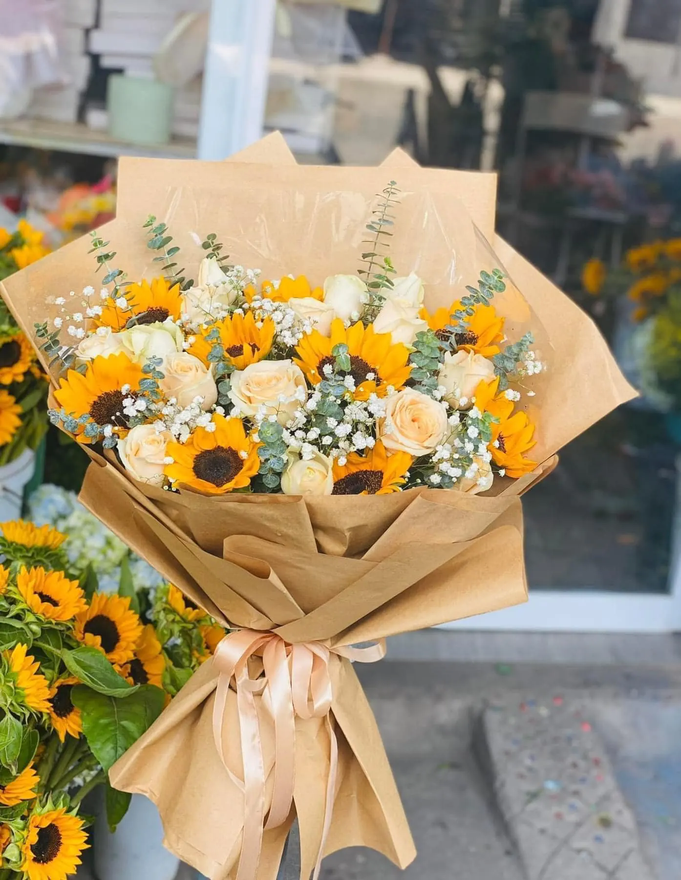 Ảnh 8 của Bó Hoa Hoa Giả Hồng Trắng & Hướng Dương & Hồng - Chúc Mừng
