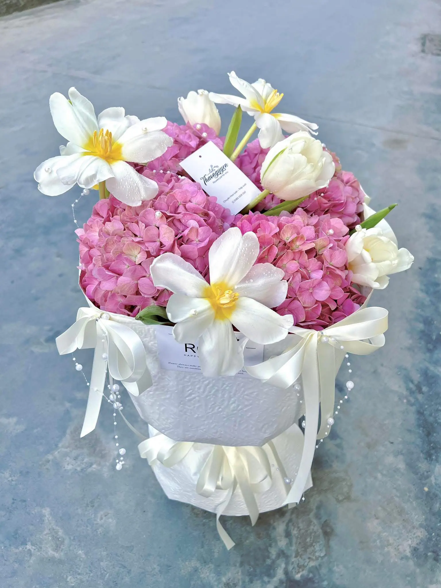 Ảnh 10 của Bó Hoa Hồng Đỏ & Cúc Hồng & Lan Trắng - Chúc Mừng