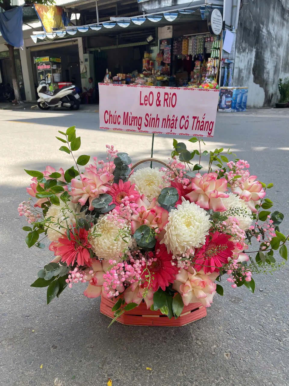 Ảnh 4 của Giỏ Hoa Bạch Đàn - Sinh Nhật