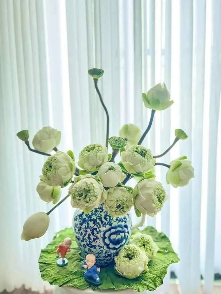 Ảnh 2 của Bình Hoa Sen - Hoa Tươi