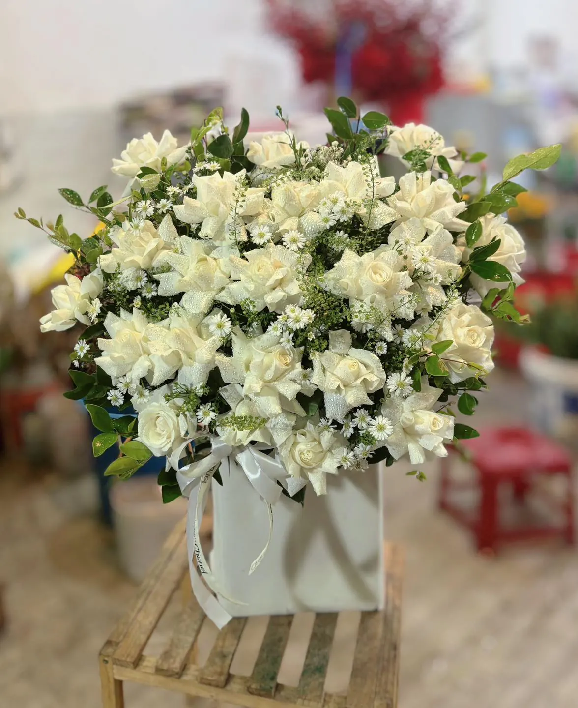 Hộp Hoa Hồng Trắng & Ly Trắng & Hồng - Hoa Tươi