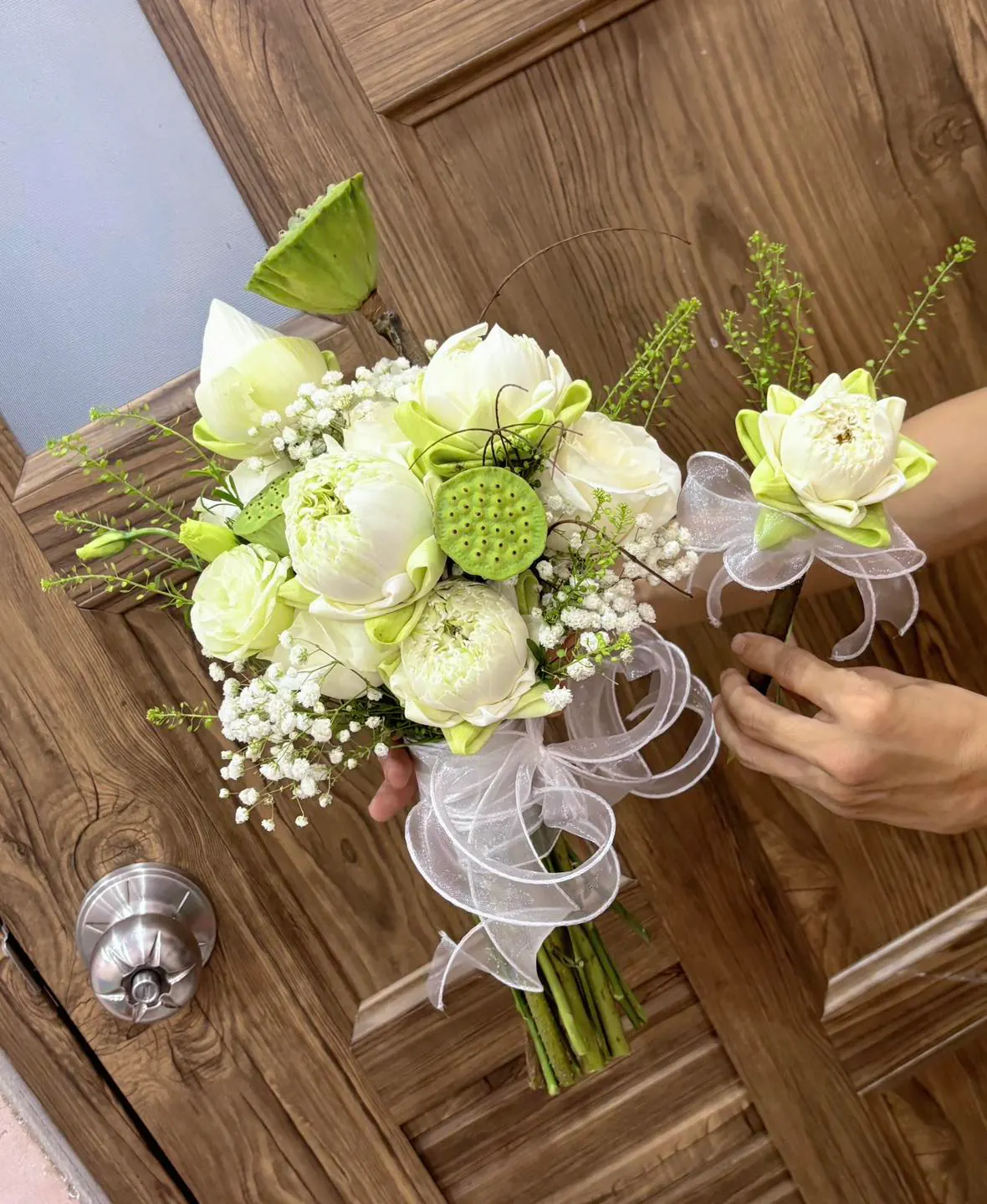 Bó Hoa Hồng Trắng & Hoa Baby & Mẫu Đơn Trắng - Cưới Hỏi