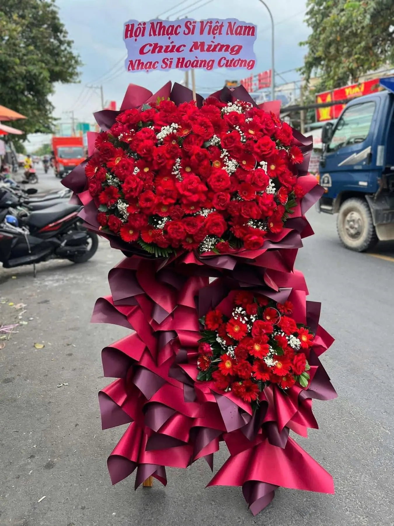 Ảnh 3 của Kệ Hoa Hồng Đỏ & Hồng Phấn & Hoa Baby - Chúc Mừng
