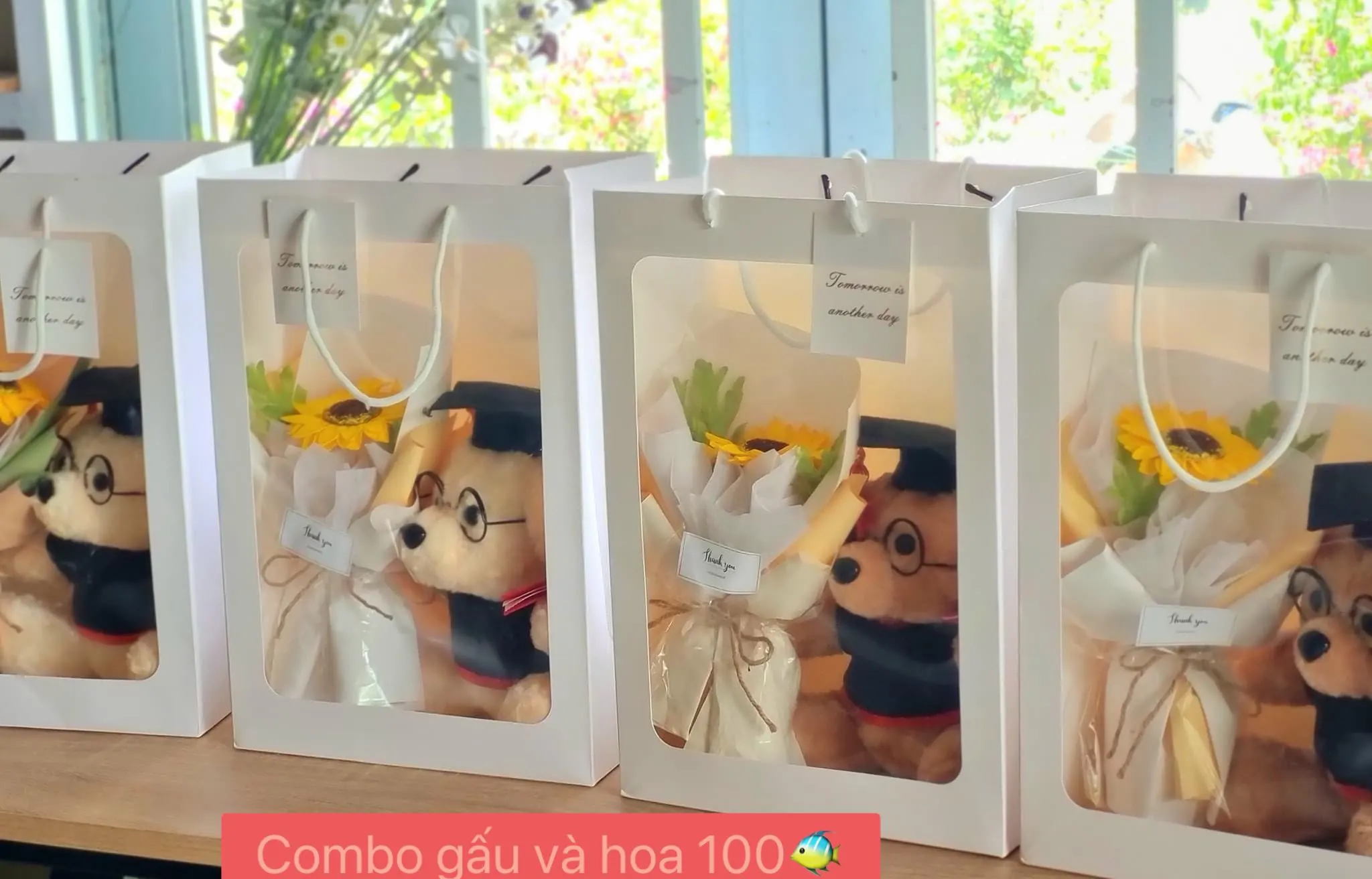 Ảnh 2 của Kệ Hoa Sen Trắng & Sen - Hoa Tươi
